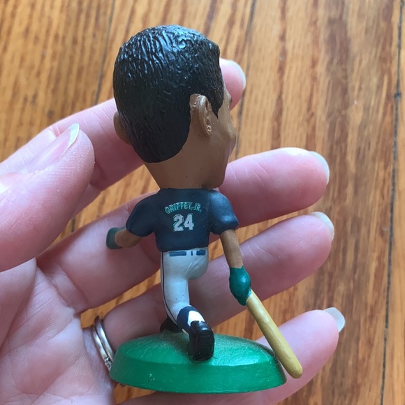 Vintage MLB 1998 Baseball Griffey Jr #24 figurine - Picture 4 of 5